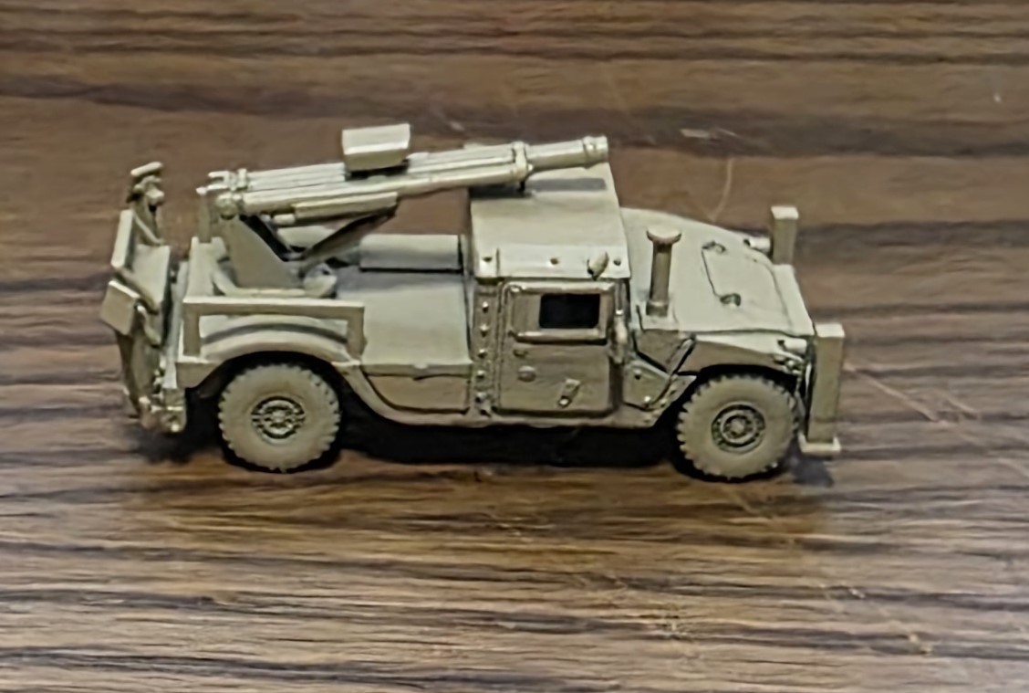 One HO 1/87 scale Humvee Hawkeye 105mm mobile artillery, desert tan