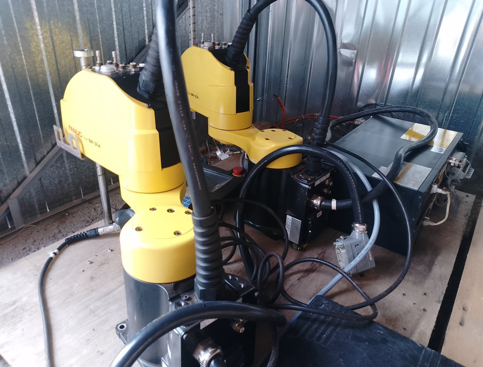 2 Fanuc SR-3𝑖A robot system - complete only