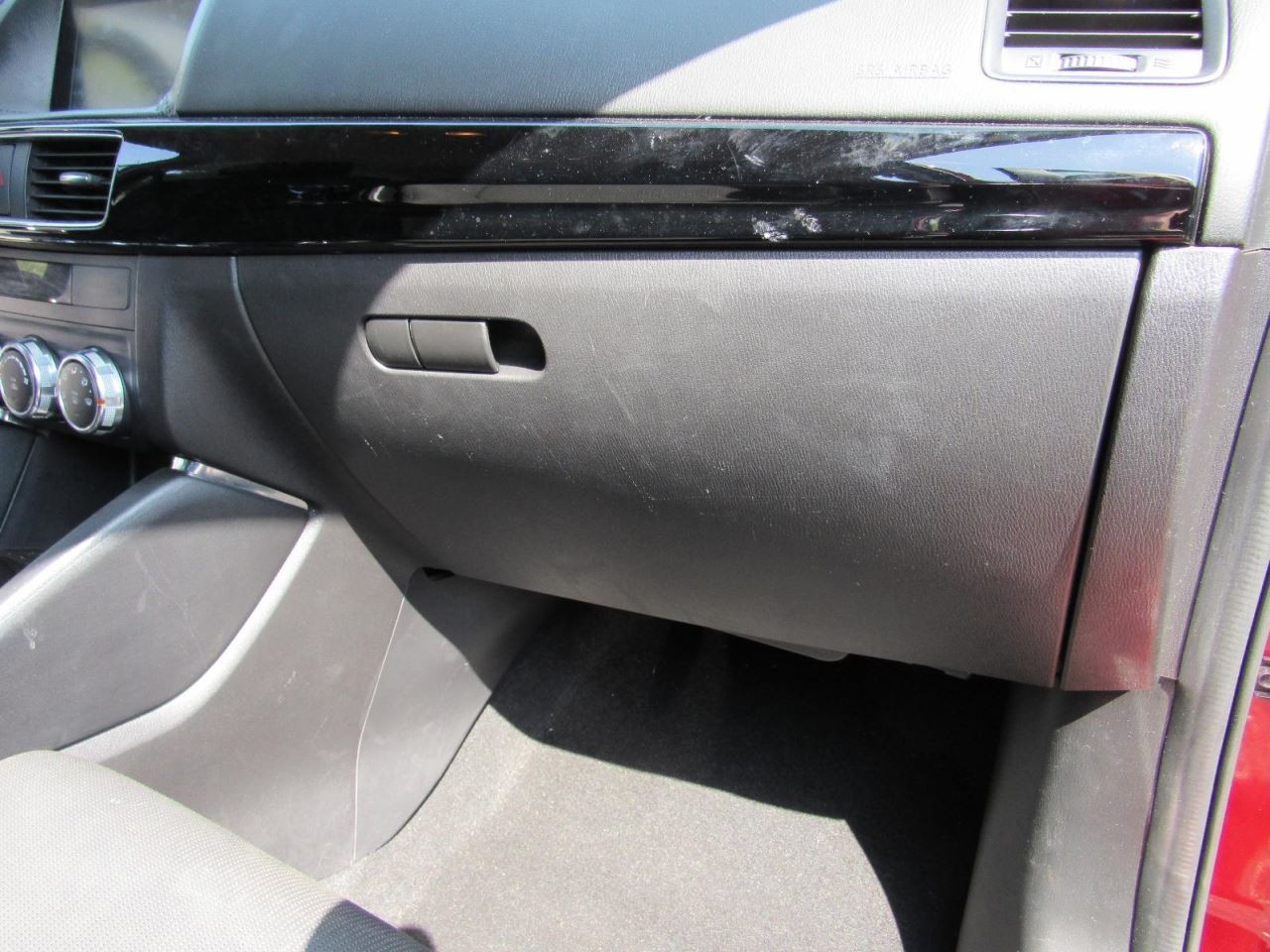CX-5      2016 Glove Box 1043648
