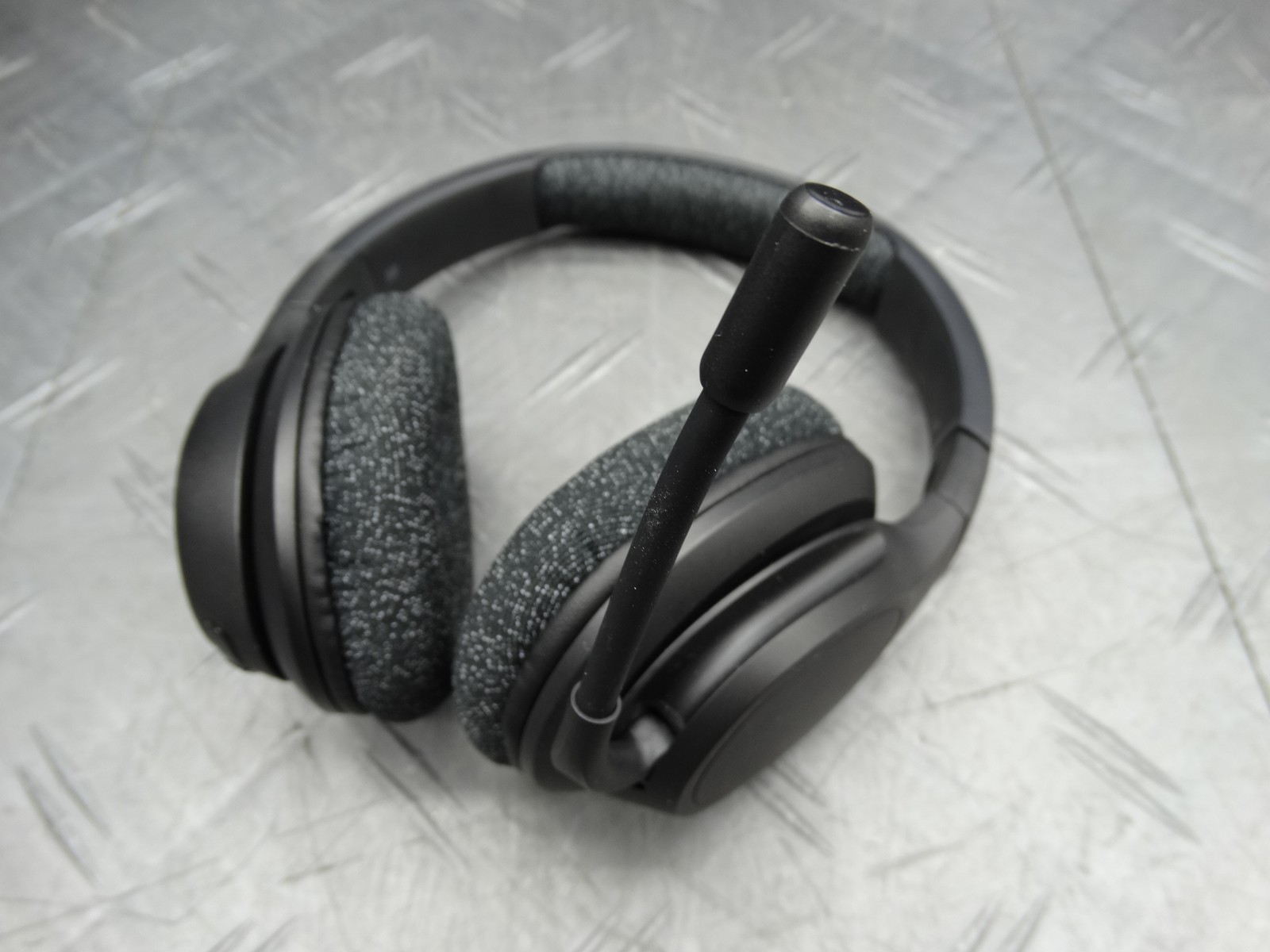 Belkin - SoundForm Adapt Wireless Over-Ear Headset