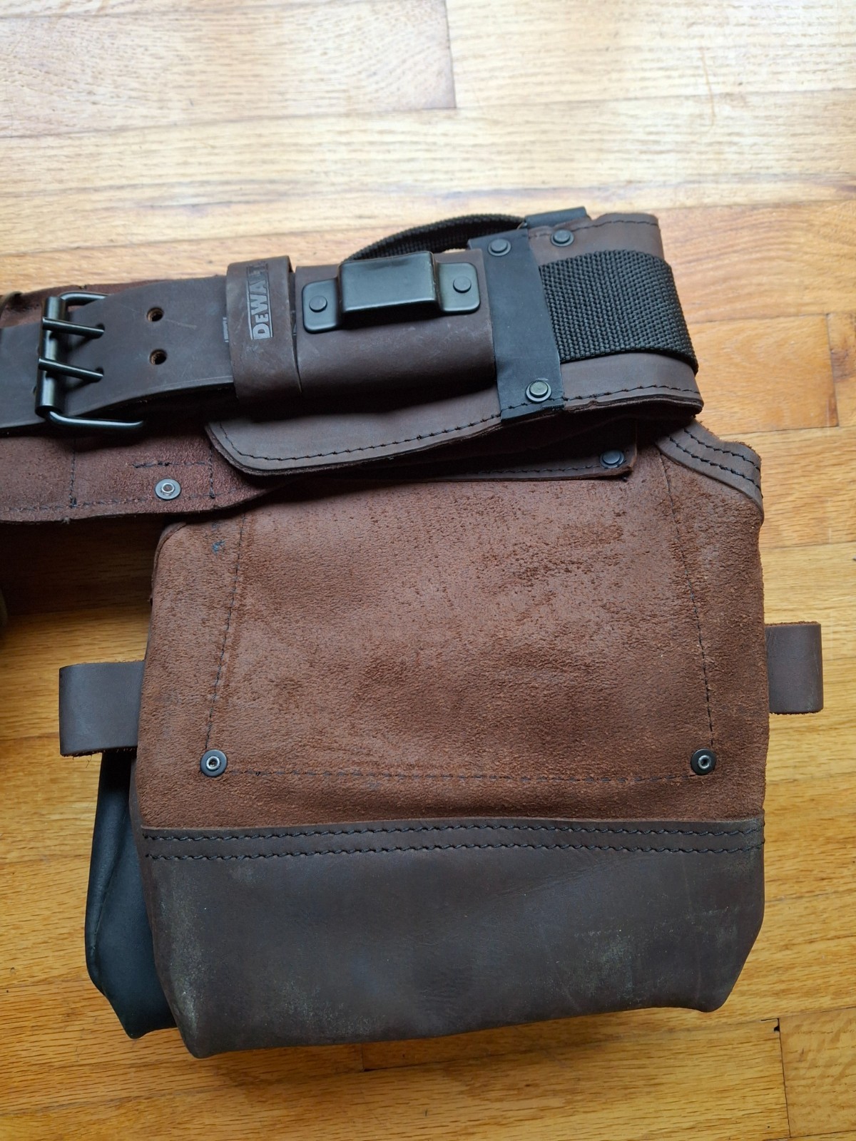 DeWalt DWST550113 Leather Tool Rig - Tool Apron - New