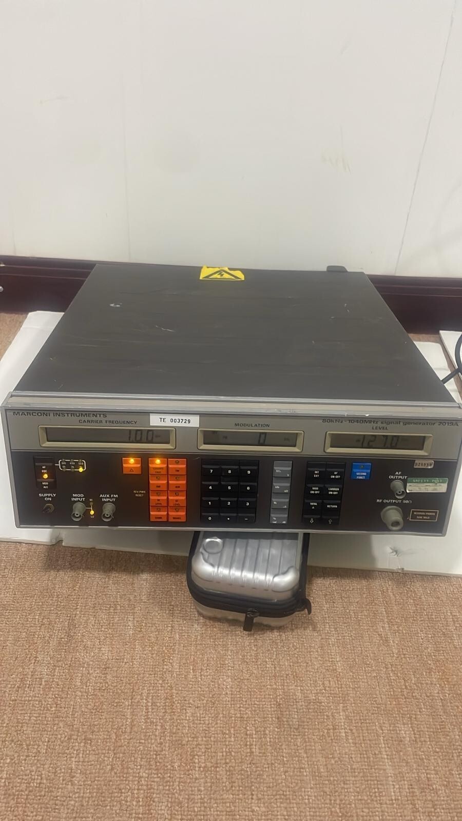 MARCONI INSTRUMENTS 80KHZ  -1040MHZ SIGNAL GENEERATOR 2019A