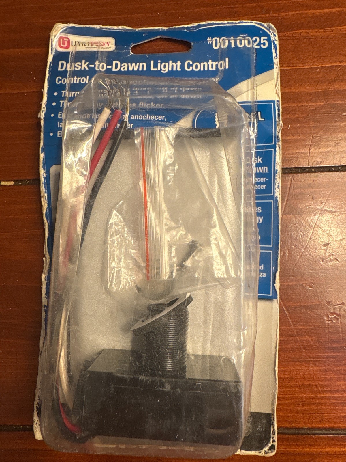 New Dusk to Dawn Light Controls by Utilitech  time delay reduces flicker