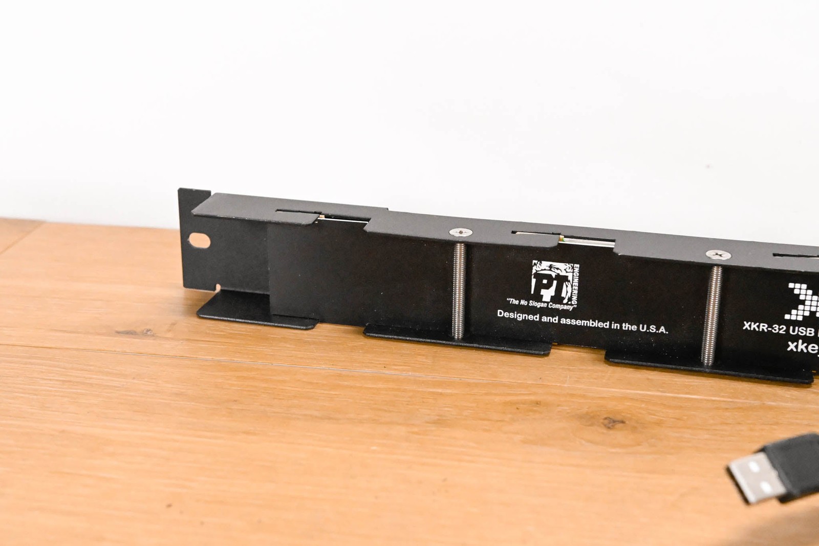 X-keys XKR-32 32-Key Programmable USB Rackmount Control Panel CG01NC3