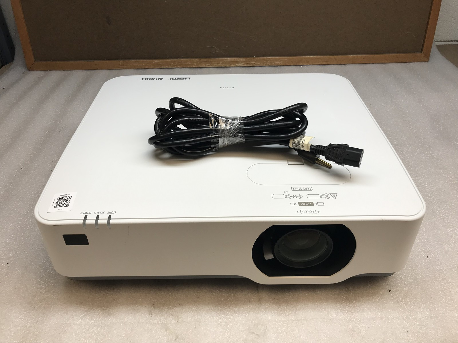 NEC P525UL HDMI HDBT Laser Projector 2787 Lamp Hrs -Remote Included See Pictures