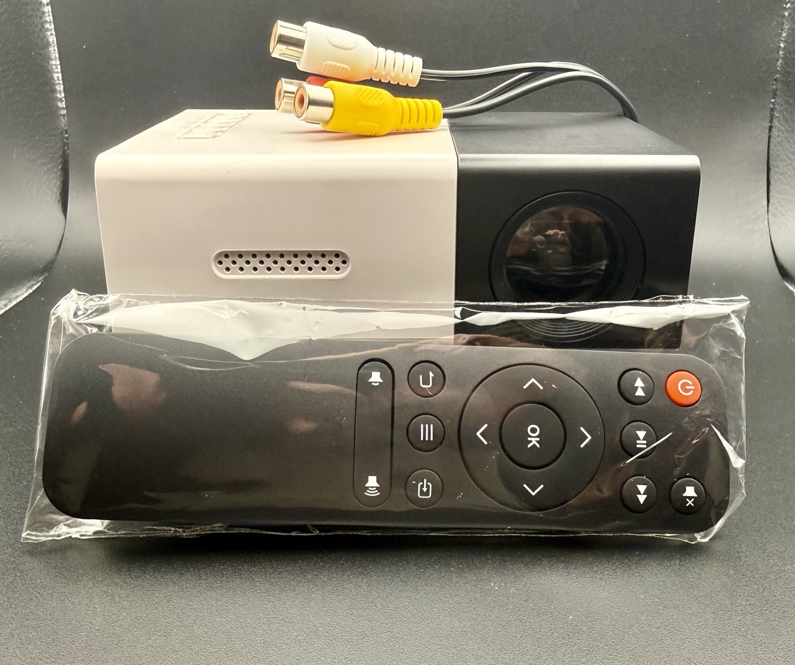 Mini Projector High Resolution LED projector W/Remote bundle Instructions NEW