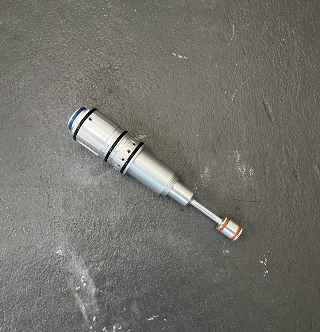 Dye DM10 Bolt Assembly