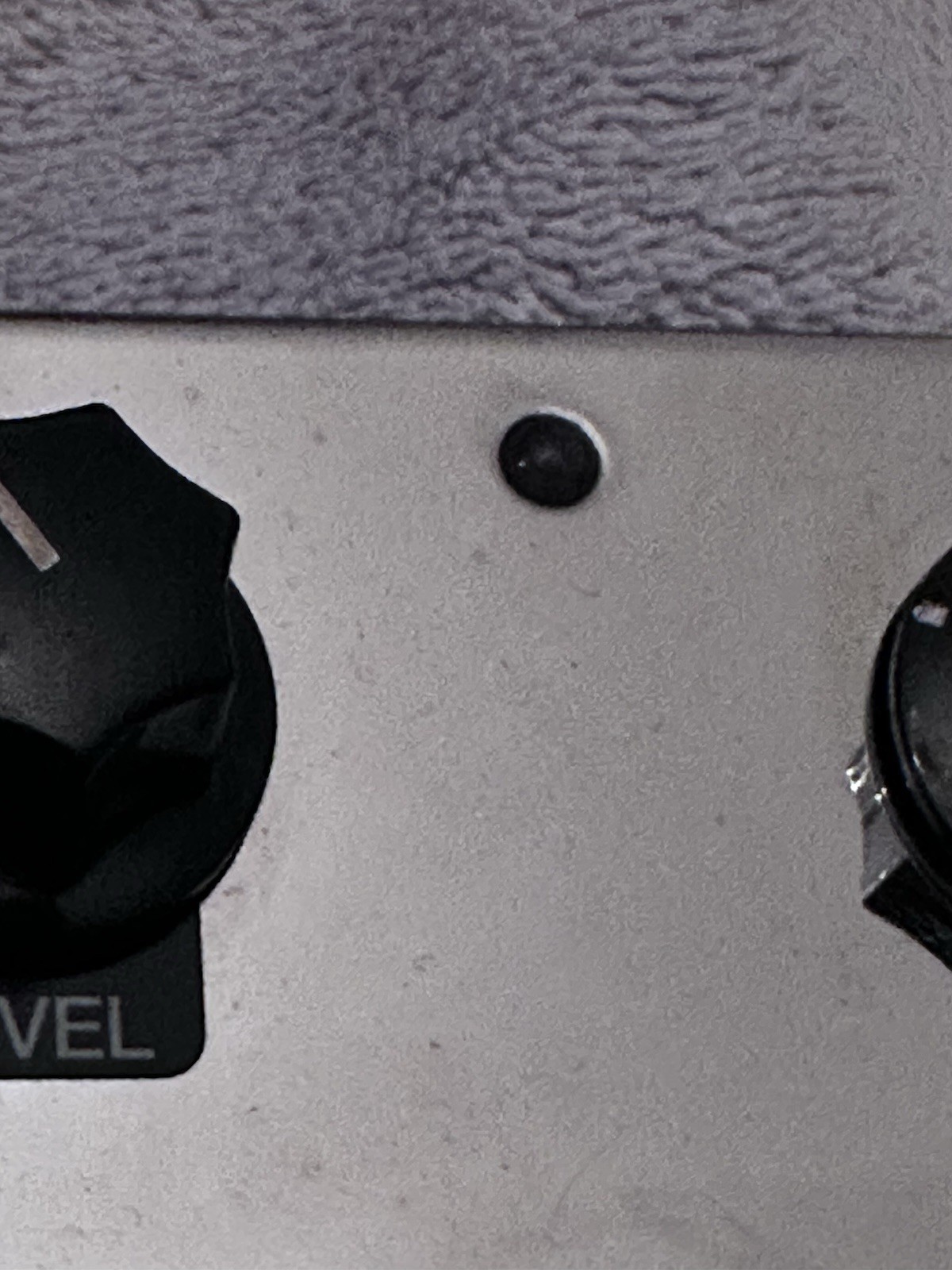 Akai “Professional” Compressor: Electric Guitar Pedal