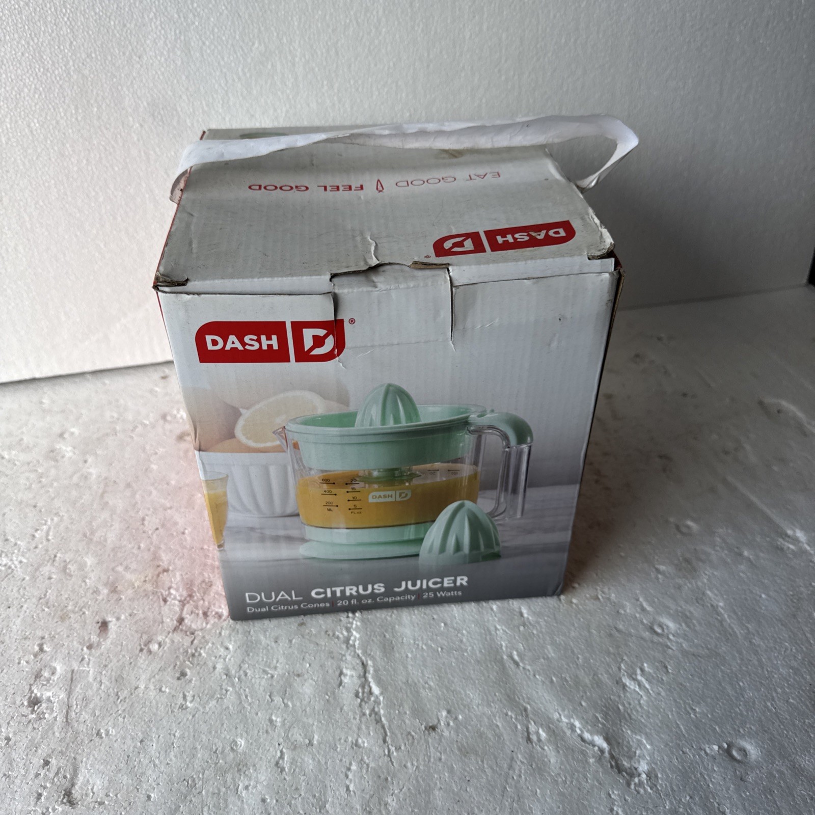 Dual Citrus Juicer 20 fl. oz. Dual Citrus Cones Pour Spout Green  In Box Dash