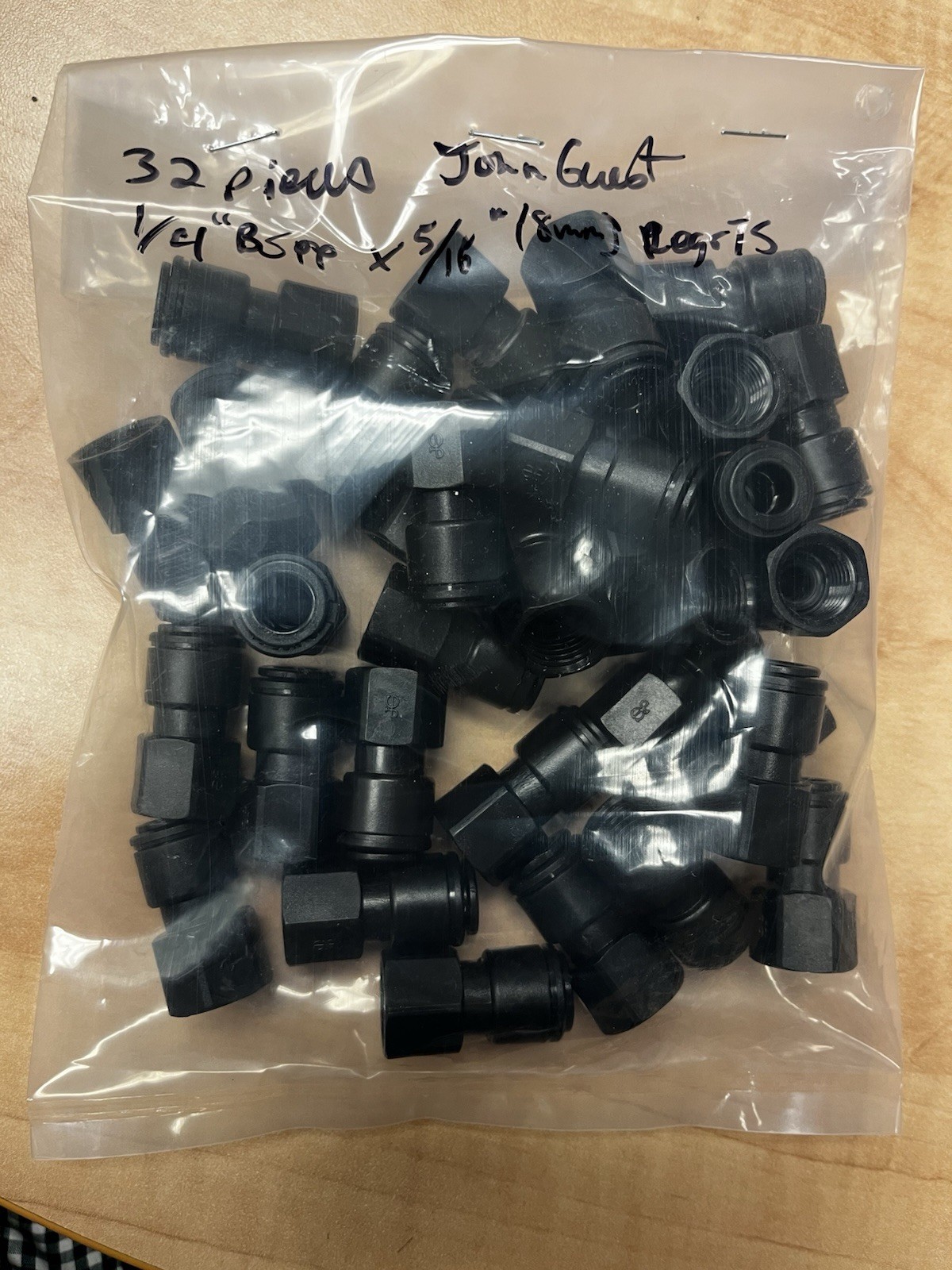 Lot of 32 John Guest Female Connector 8mm x 1/4" BSPP Black Acetal #PM450812E