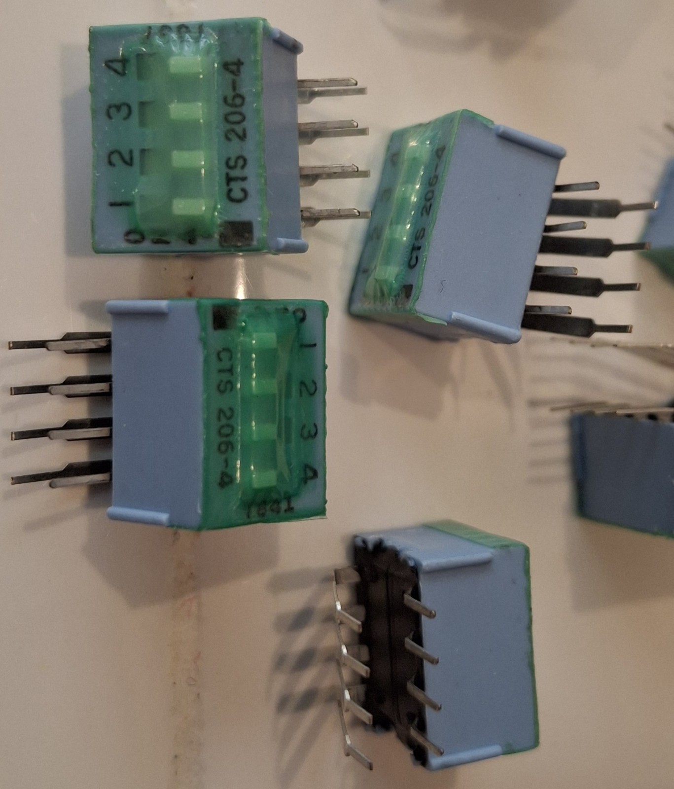 Qty Lot 30 Pcs 4 Pin 8 Leg Dip Switch SPST Right Angle 206-4RAST New CTS-206-4