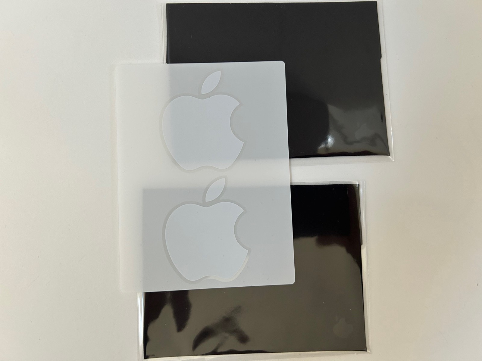 2PCS Genuine Apple Microfiber Cloths 7'x7' For iPad/iPhone, Black + 2 Apple Stkr