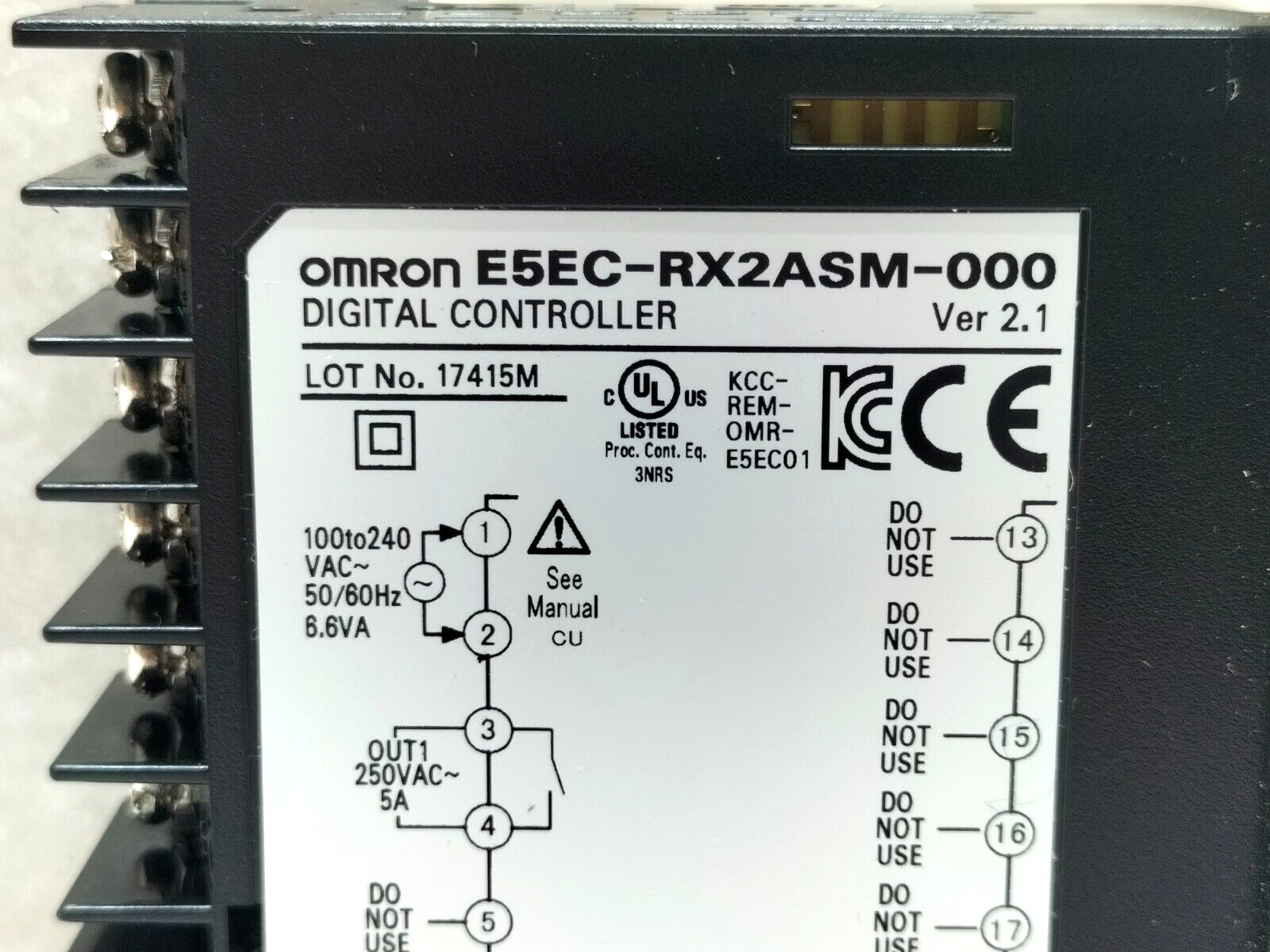 OMRON E5EC-RX2ASM-000 DIGITAL TEMPERATURE CONTROLLER