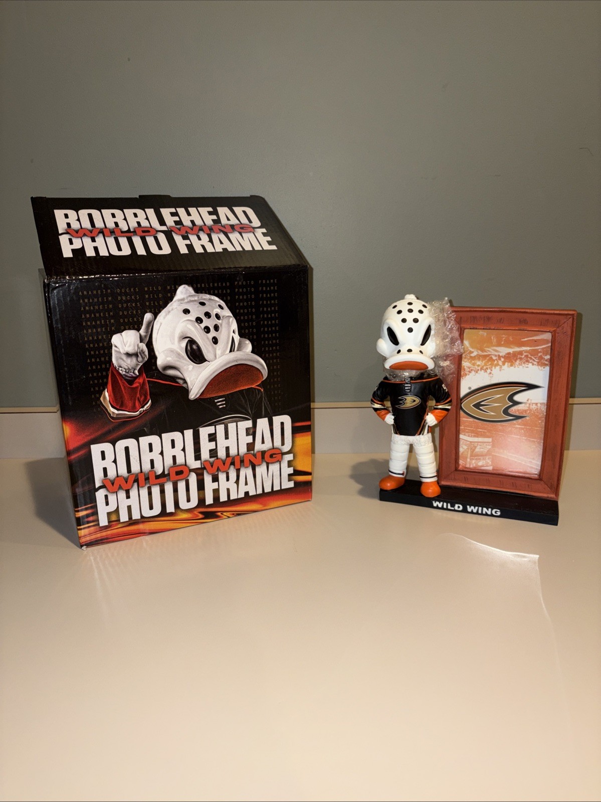 2011 Wild Wing Mascot Anaheim Ducks Photo Frame SGA Bobblehead Promo - New