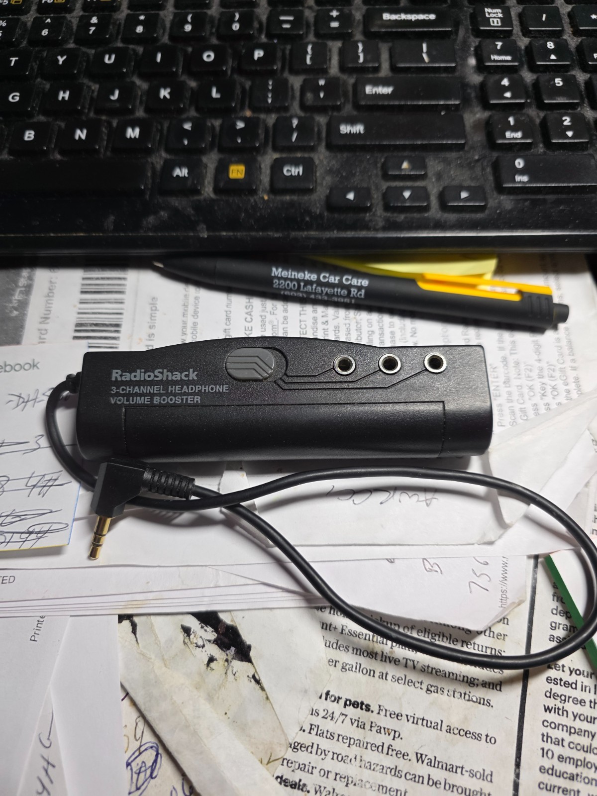 Radio Shack 3-Channel Headphone Volume Booster, 3-Way Audio Splitting for Travel