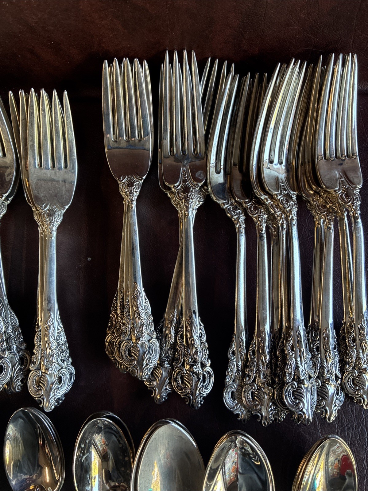Baroque By Godinger 91 Piece Silver Plated Flatware Set