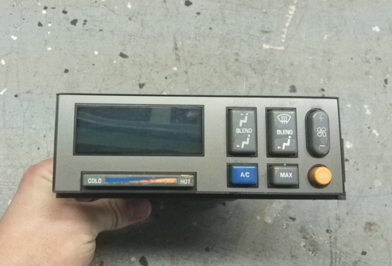 For parts or Repair! 90-94 Chevy GMC Truck A/C Heater Climate Control 16204785
