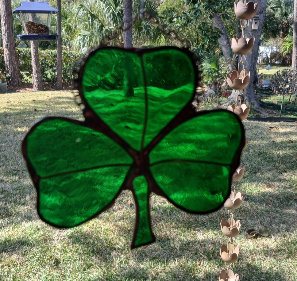 SHAMROCK .. stained glass ... green, copper ... translucent ... 4.5" x 4.5"
