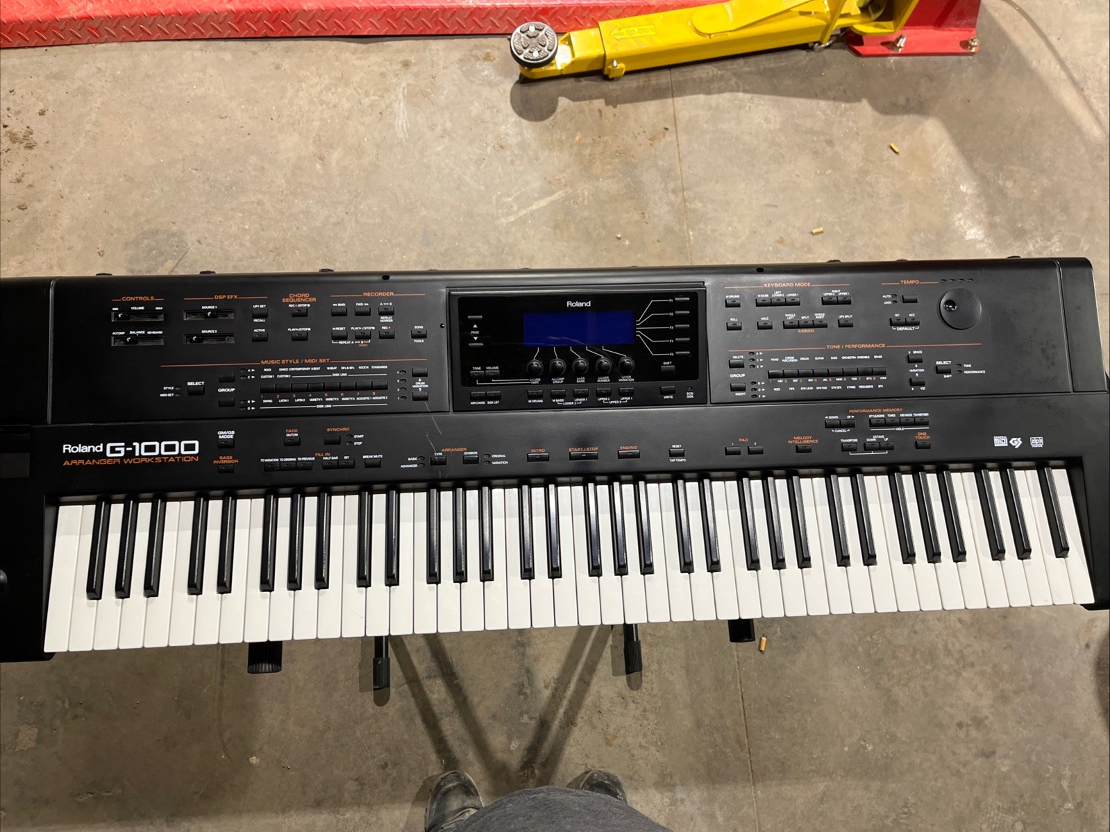 Rolland G-1000 Arranger Workstation