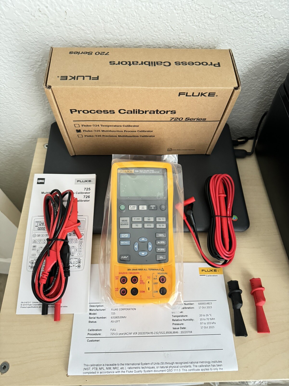 FLUKE 725 Multifunction Process Calibrator W / Leads/ BOX CAL 2023