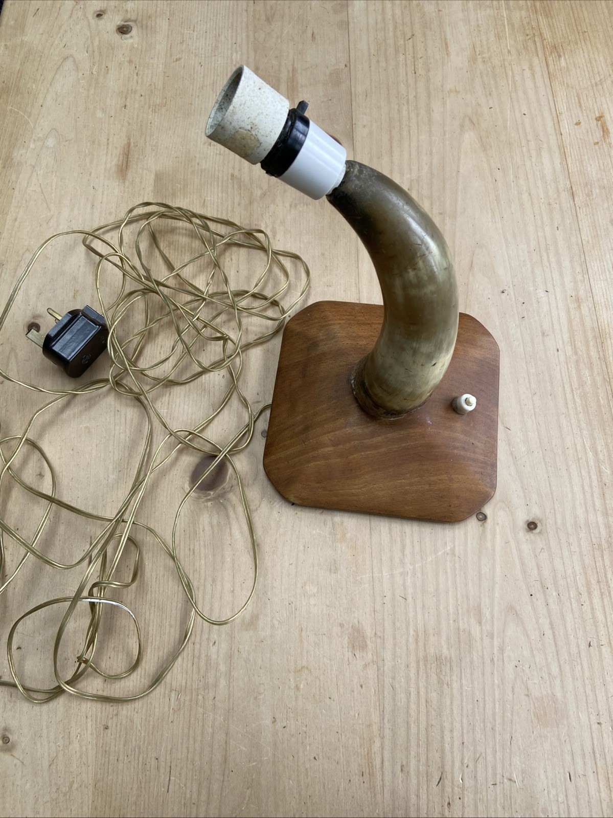 Unique Vintage Desk Lamp made from cow’s horn. For restoration/Upcycling