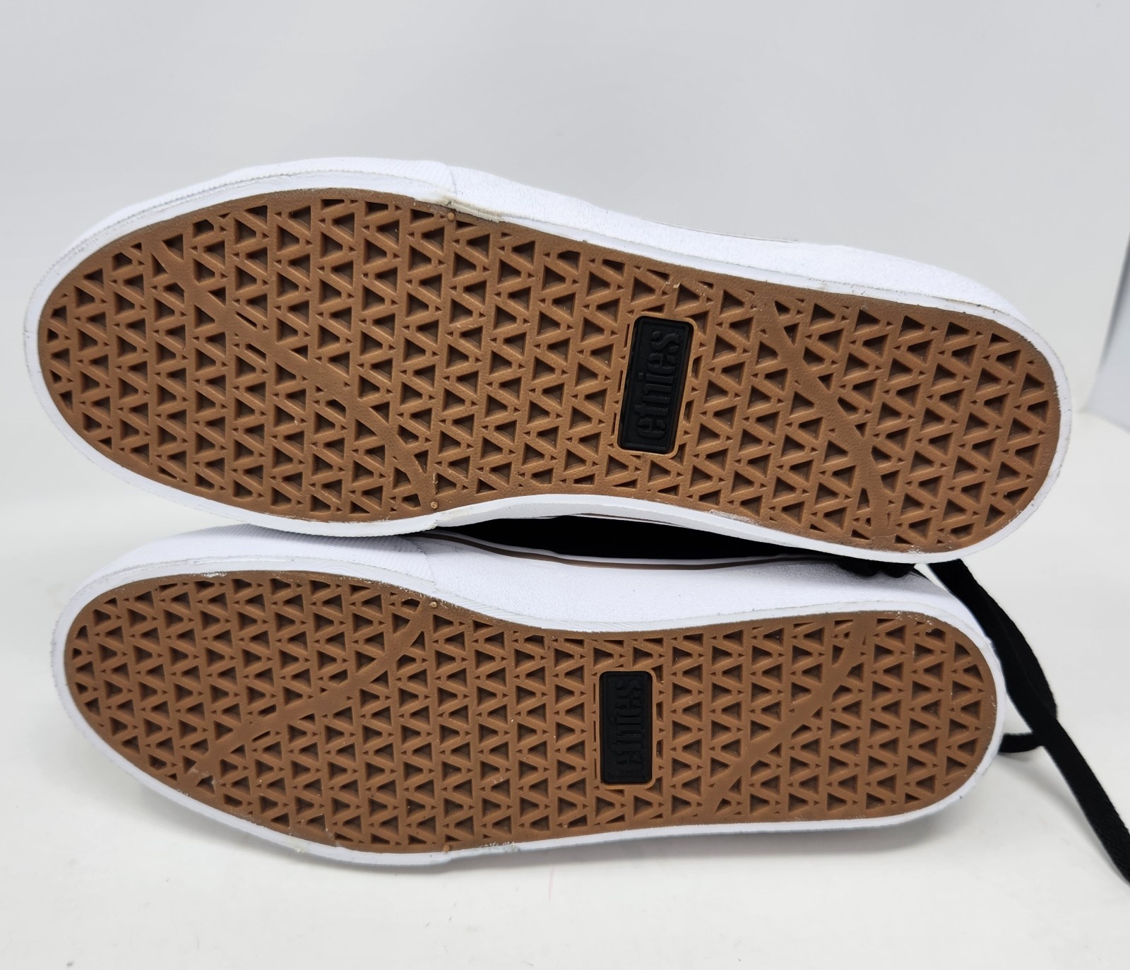 Etnies Men's 9.5 Barge LS Skate Shoe Black & White 4101000351-001