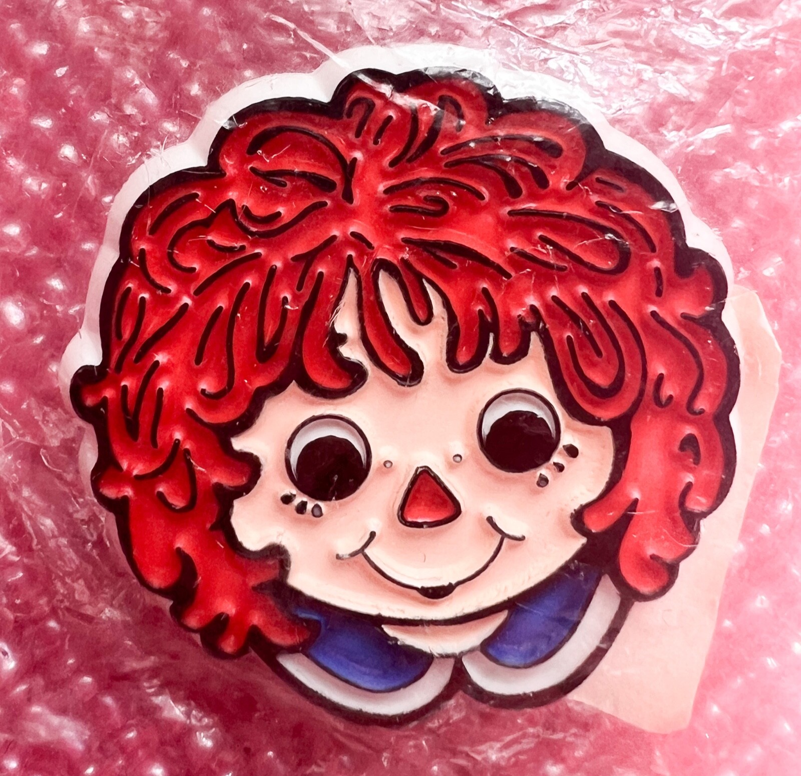 Vtg 1978 HALLMARK Smiling 1-1/4” RAGGEDY ANN Doll Face Lapel Pin Brooch-SEALED