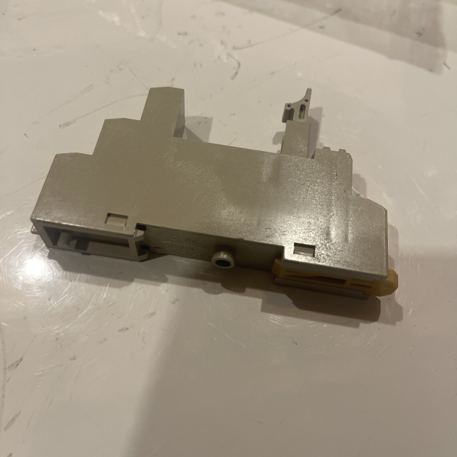 OMRON P2RF-08-E SOCKET RELAY 5 AMP, 250V, 2790EW 1476cx (shelf47)