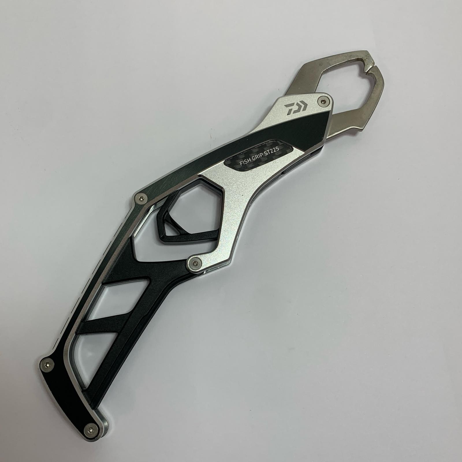 DAIWA fish grip ST225