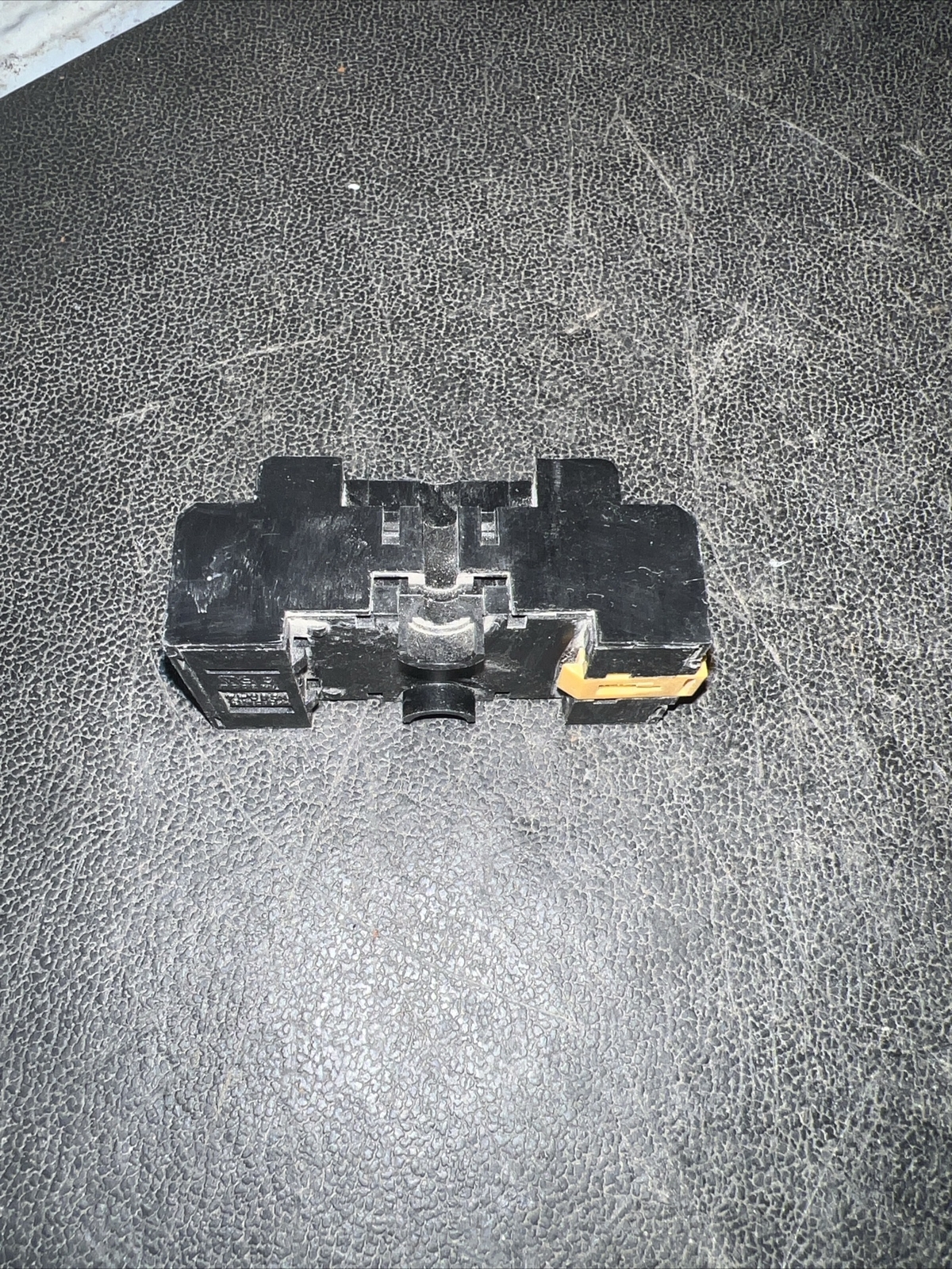 YOUNG NDSQ-14 7AMP 300V RELAY SOCKET