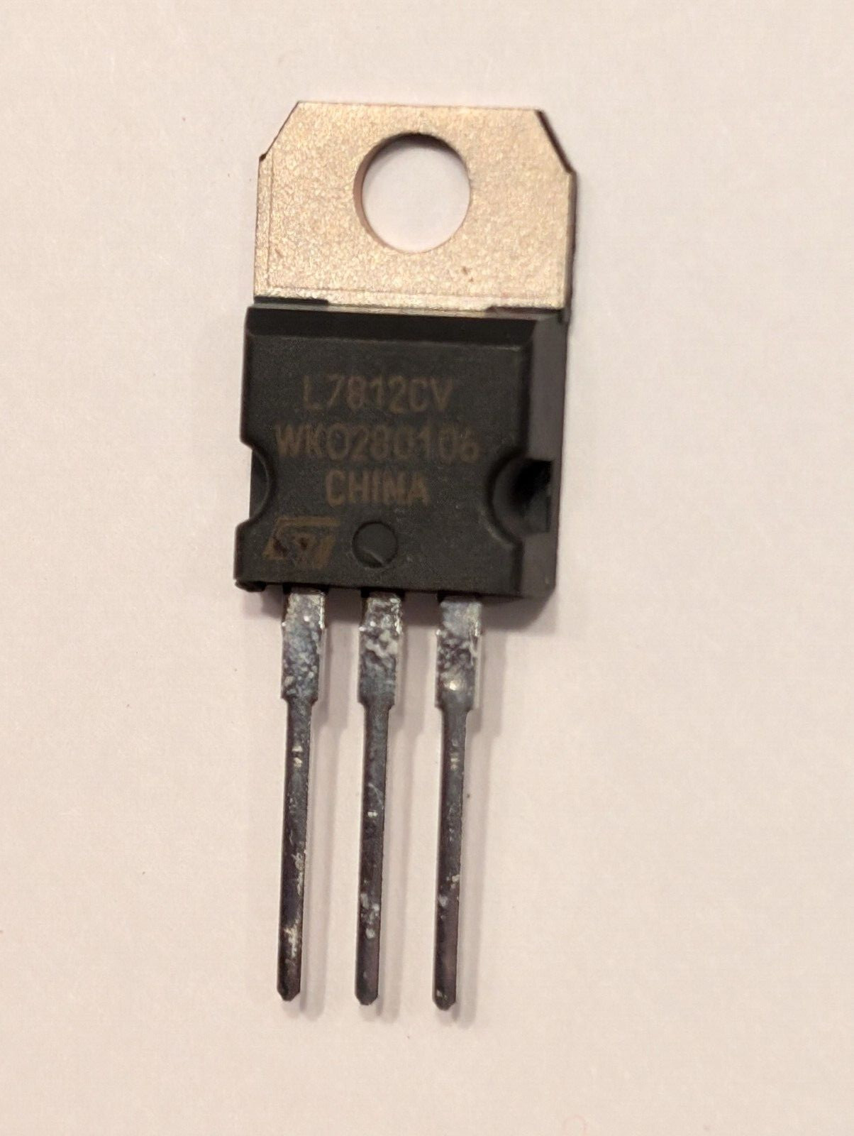 20PCS STMicroelectronics L7812CV Voltage Regulator IC REG LINEAR 12V 1.5A TO220