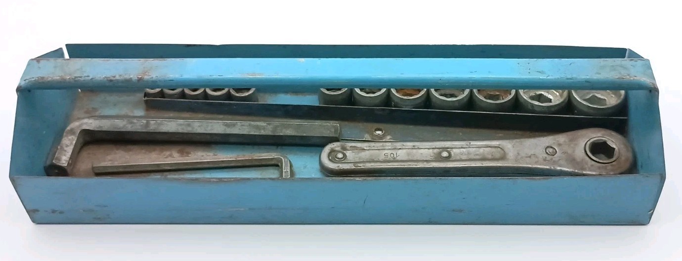17 Piece G.M. General Mechanic Tools Socket set G.M.Co. with Rachet and Extras