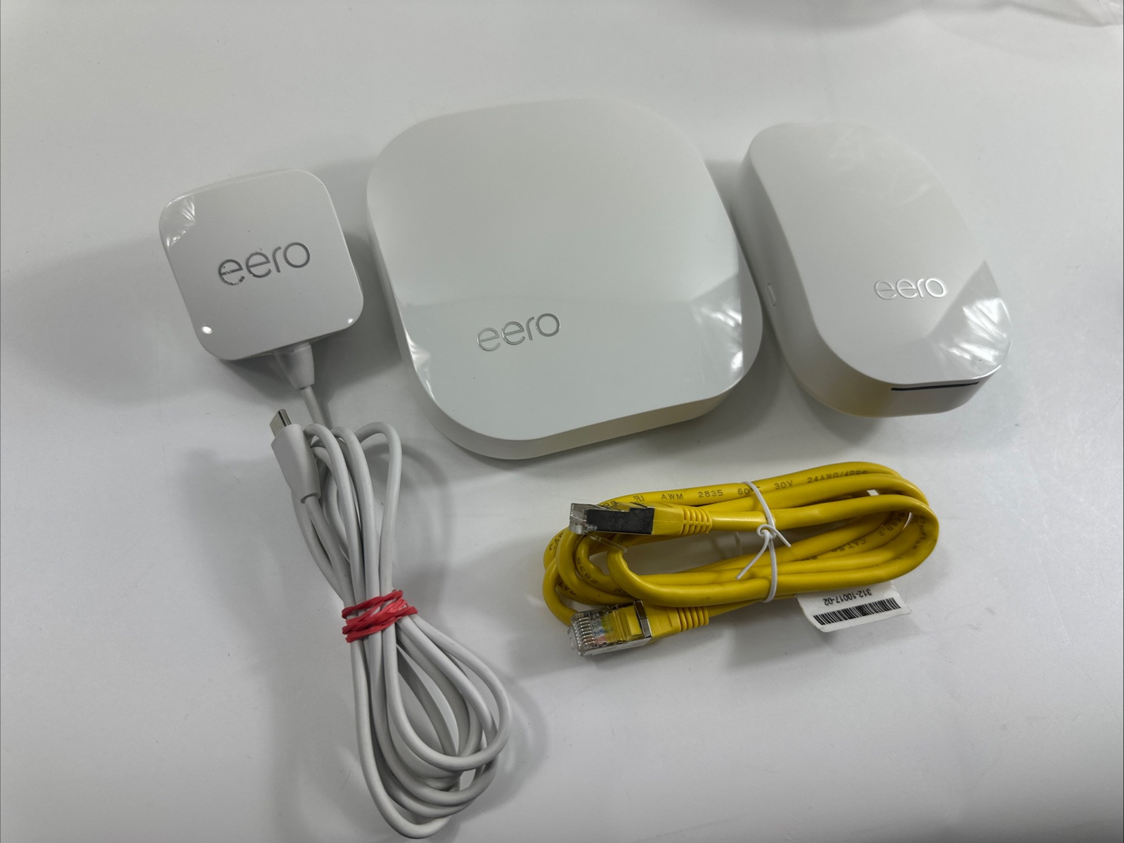 EERO BO10001 Wi-Fi System plus 1 Extender DO10001
