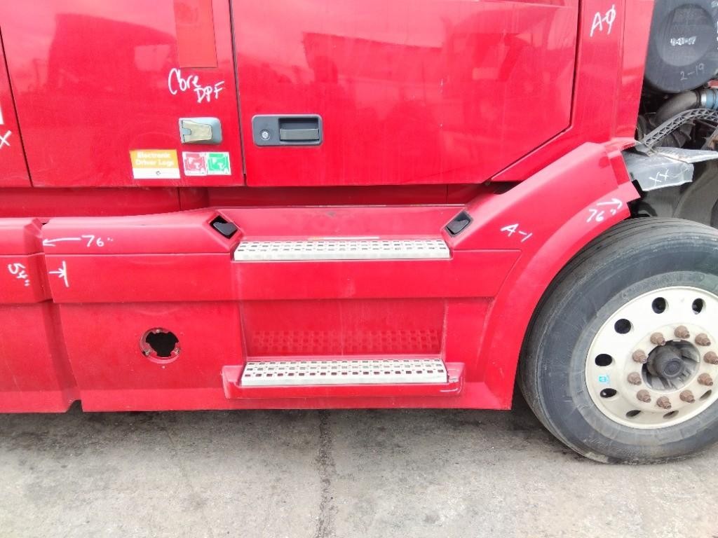 For 2009 VOLVO VNL SIDE FAIRING Right ,  OH