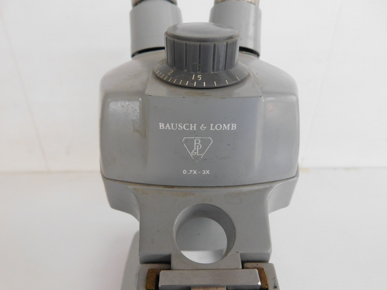 BAUSCH & LOMB 0.7X-3X MICROSCOPE WITH ONE 10XWF EYEPIECE (BSJ78)