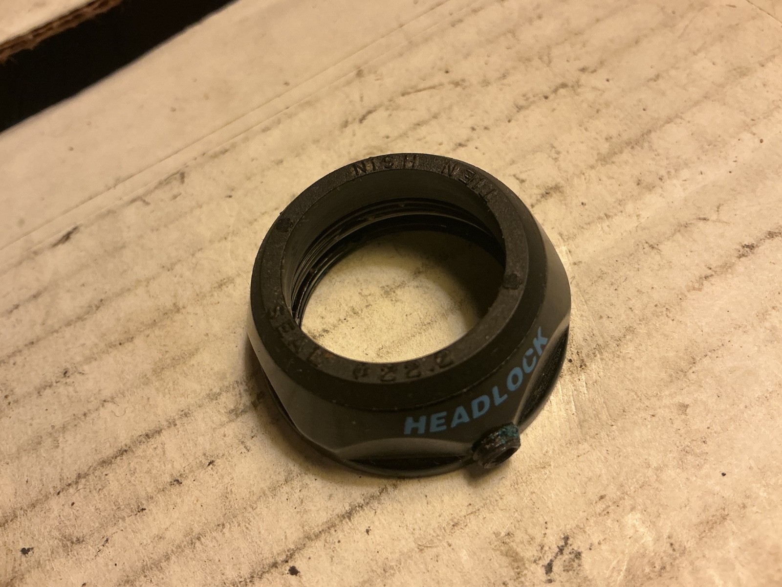 DELTA headset locking top-nut Blk 1" threaded 22.2mm