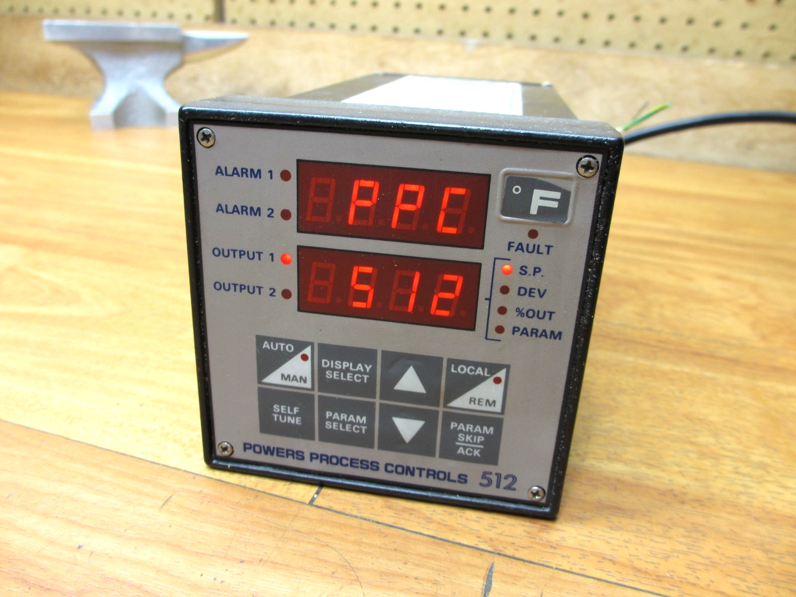 Powers Process Controls 512-A-3-0-0 *USED POWERS UP* Temperature Controller
