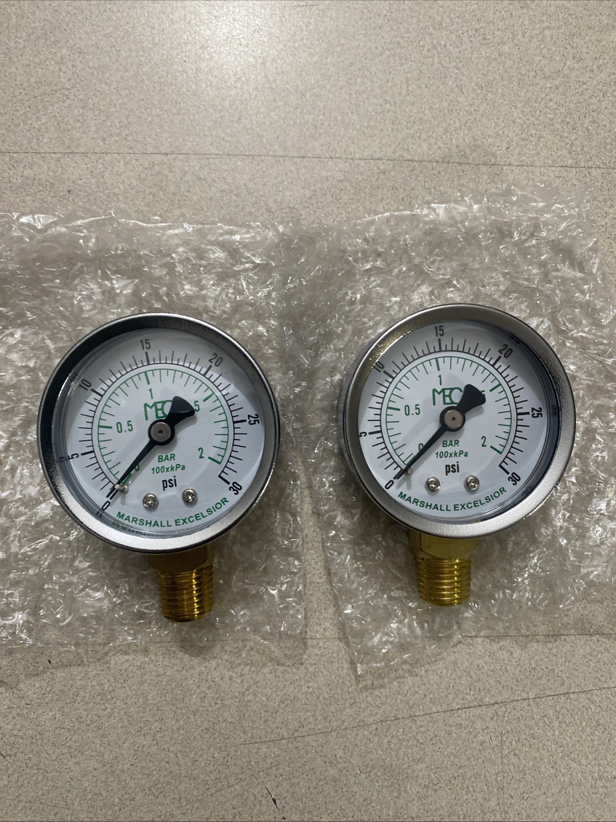 MEC MEJ501: Dial Dry Pressure Gauge 0-30 Psi Brass Bottom Mount 1/4" MNPT Lot 2