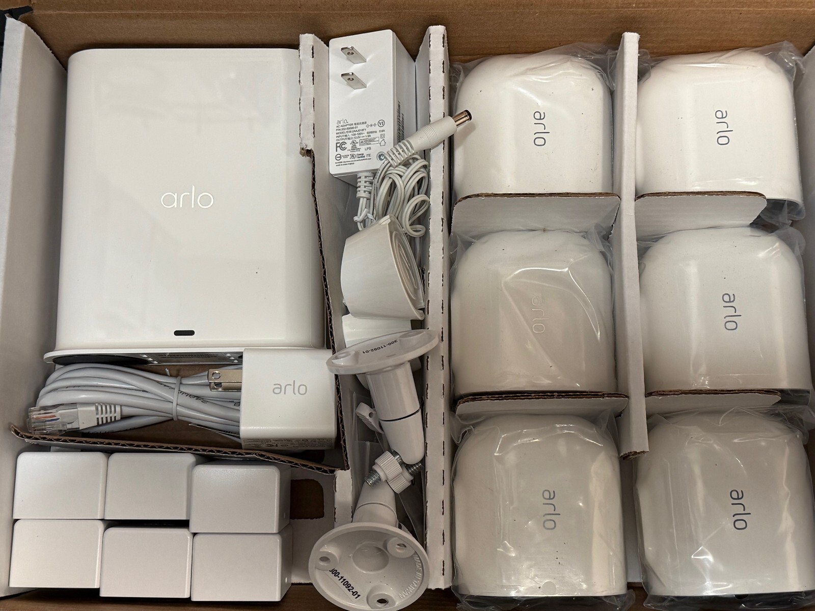 Arlo Pro 3 6-Camera Indoor/Outdoor Wire-Free 2K HDR Security Camera System(White