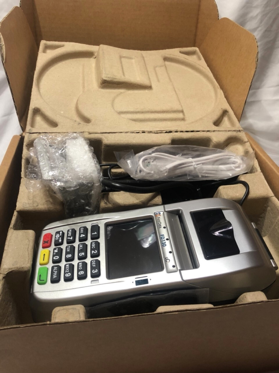 First Data FD130 Credit Card Terminal With Keypad Powers On Untested