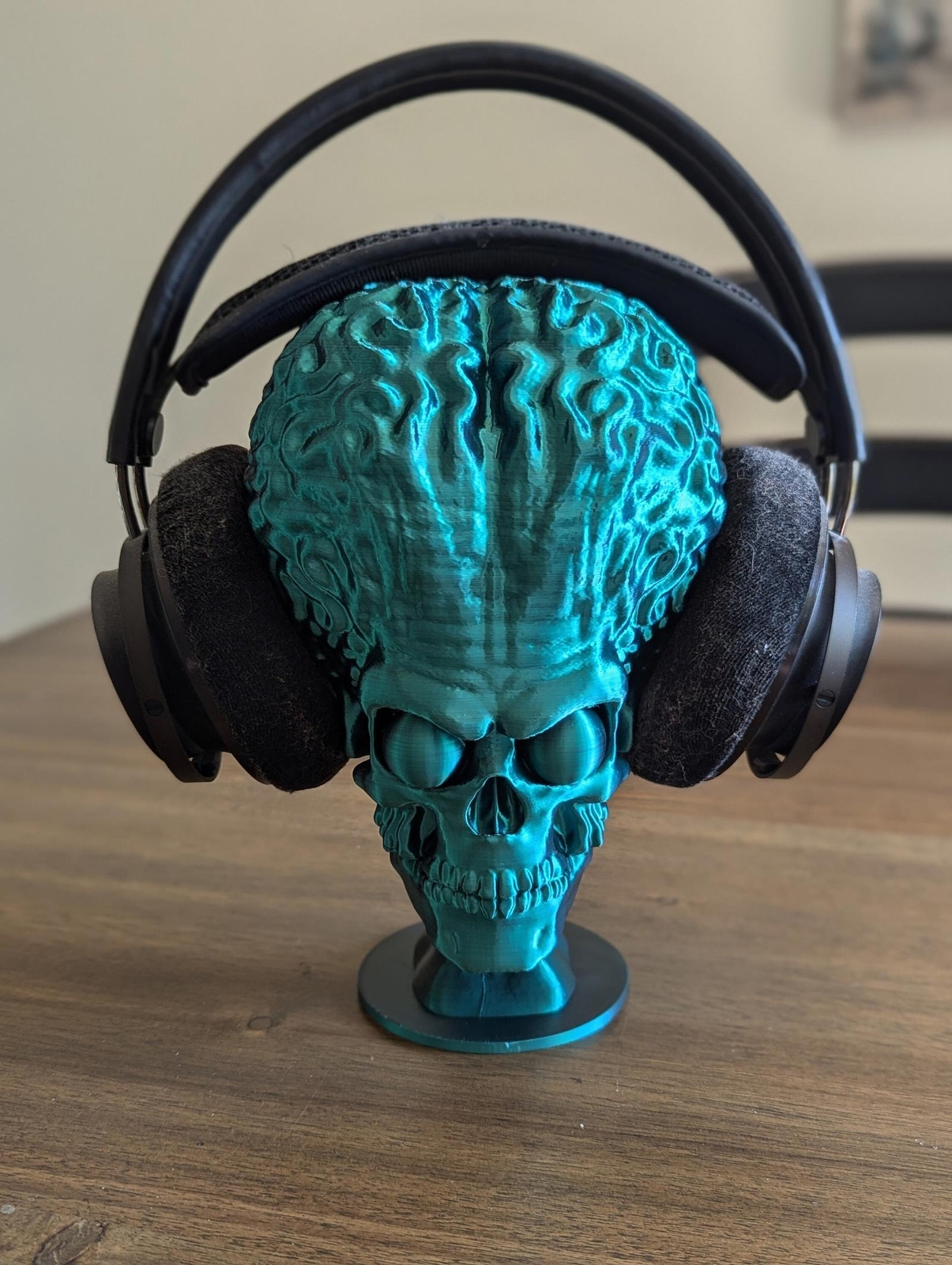 Mars Attacks Bust and Headphone Holder - Alien Sci Fi Decor - PC Gaming