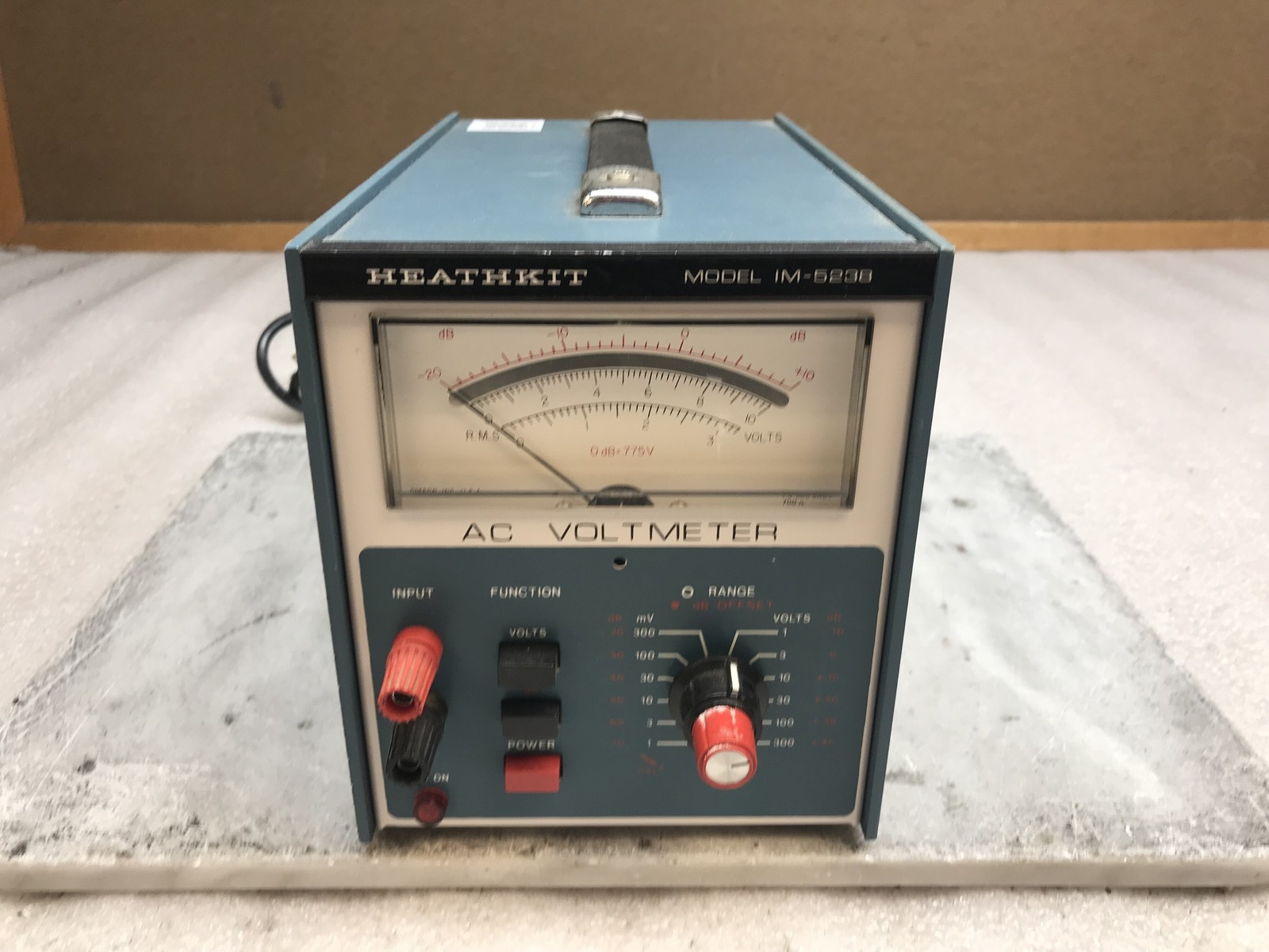 Heathkit Model IM 5238 AC Voltmeter w/ Dynascan PR 43  Probe