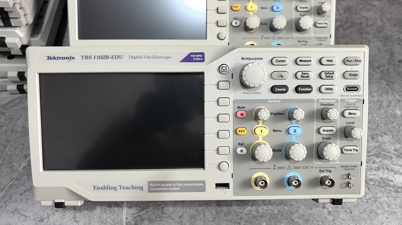1PC Used TBS1102B-EDU Tektronix 100MHz Dual Channel Digital Bench Oscilloscope