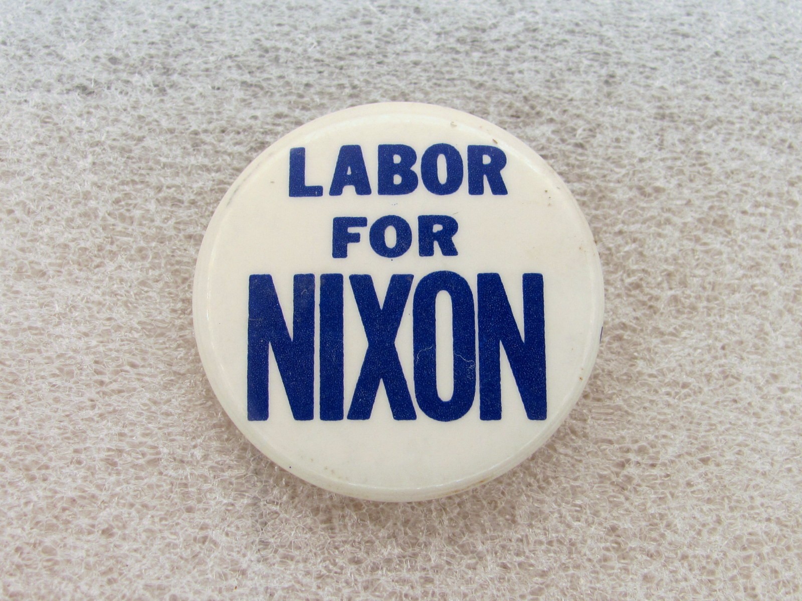 1972 Richard Nixon for President 1 1/2" Pinback Button Labor For Nixon