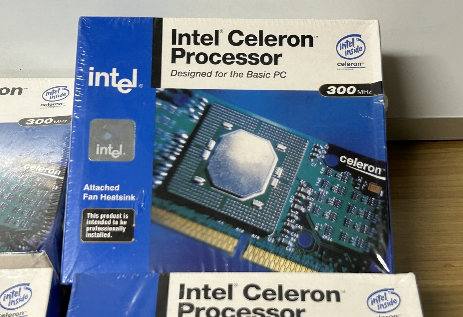 Brand New Sealed INTEL Intel Celeron 300MHz Slot 1 Processor with Heatsink BX805