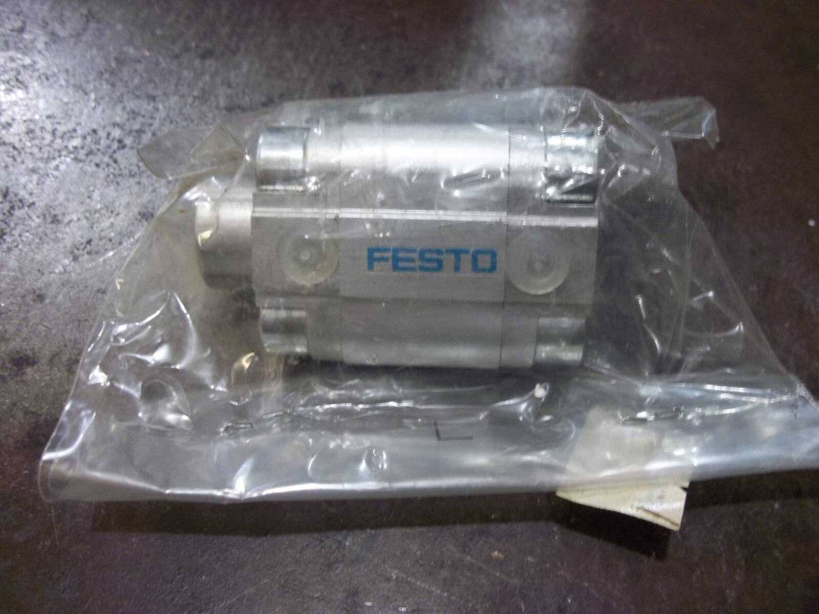 NEW IN PKG FESTO STA-20-10-P-A-SA COMPACT PNEUMATIC CYLINDER (DR3B1)
