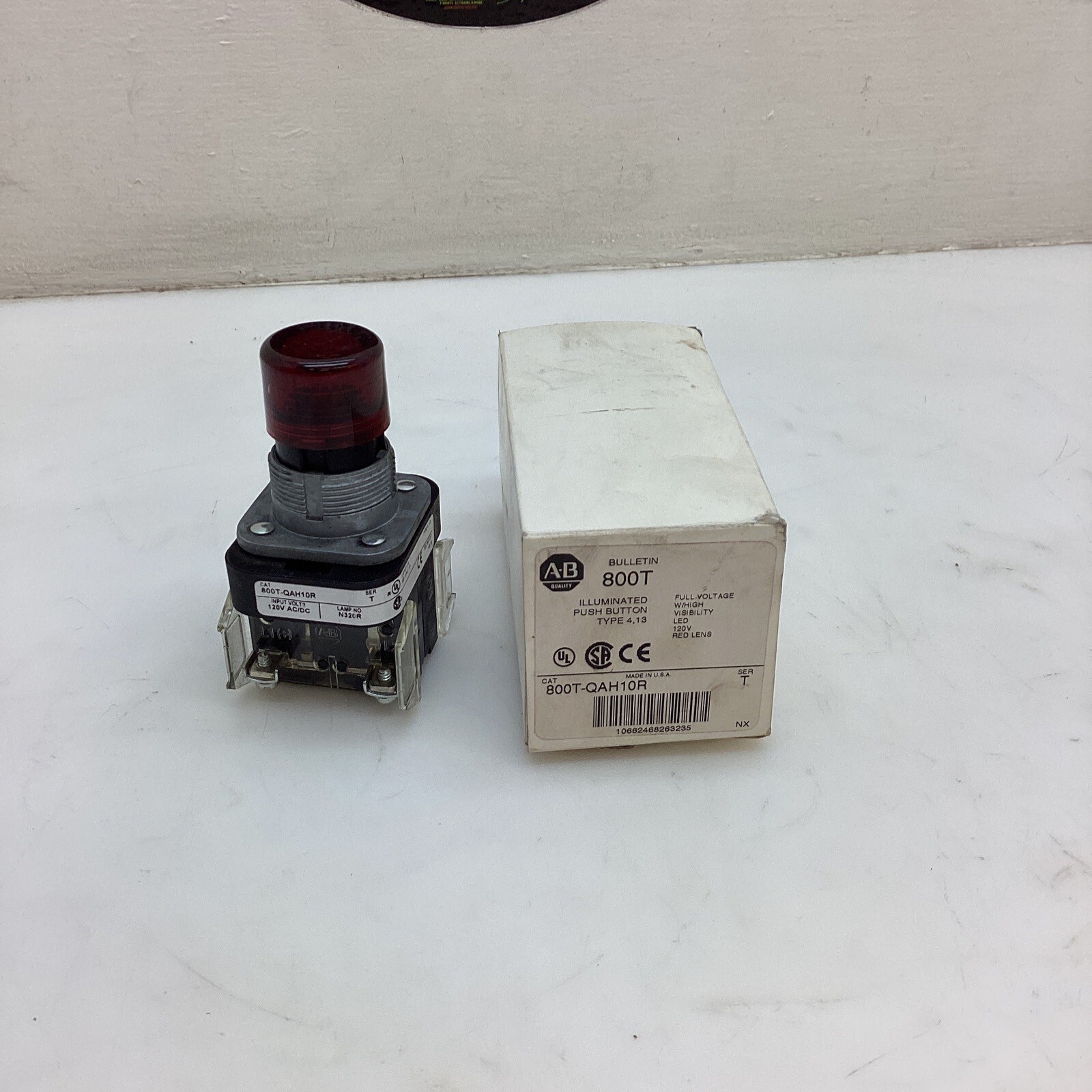 Allen Bradley 800T-QAH10R Bulletin 800T Illuminated Push Button High Vis NIB