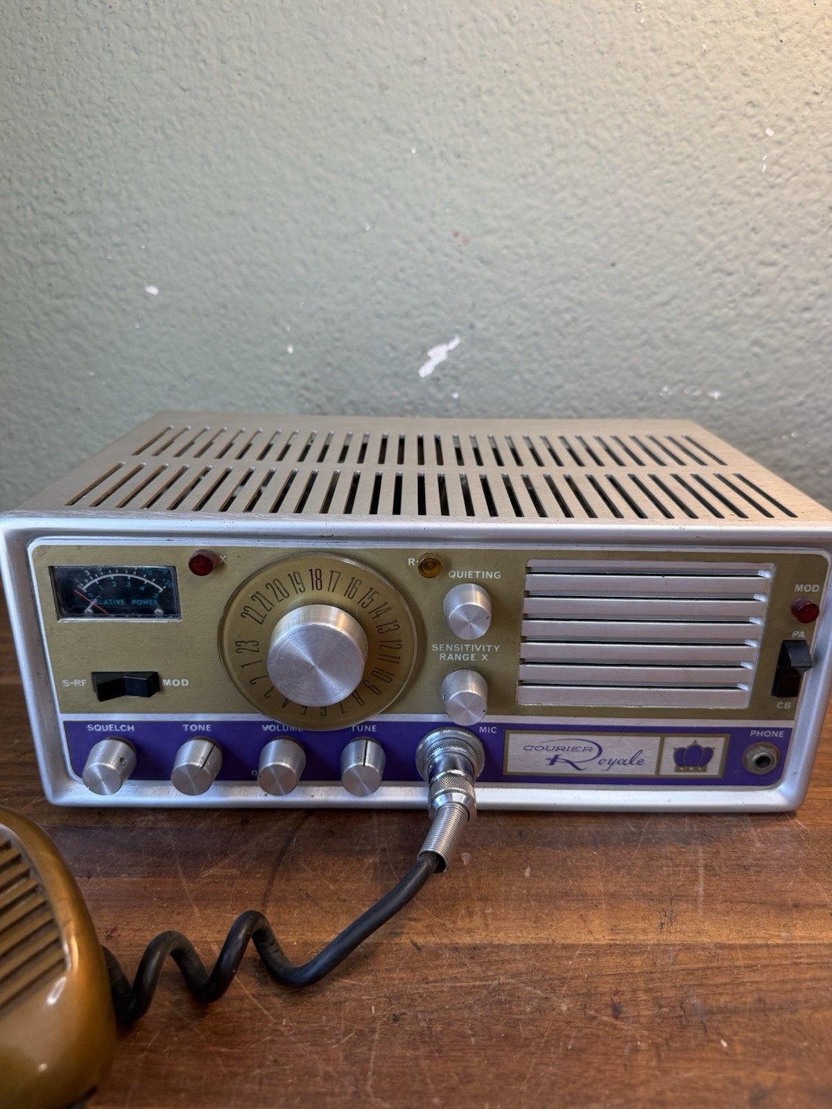 Vintage Courier Royale CB Radio Tube Radio w/Microphone Clean READ DESCRIPTION