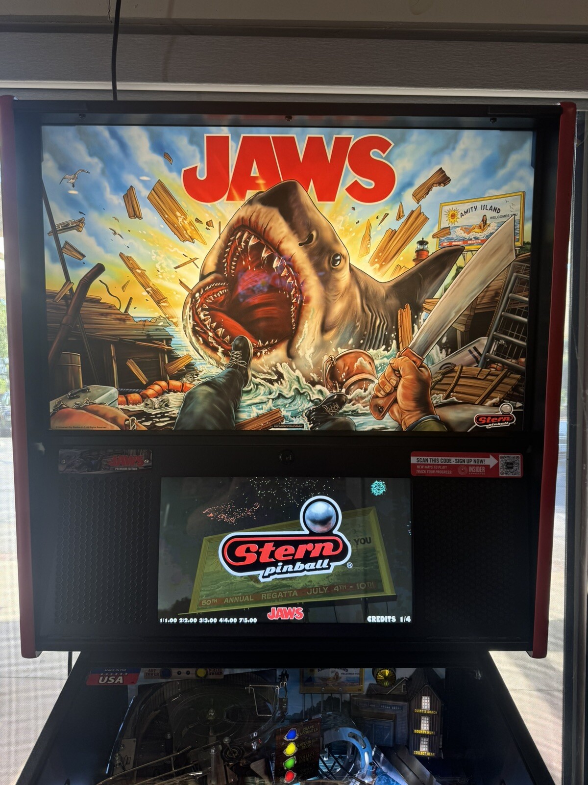 Stern Jaws Premium Pinball Machine – Mint Condition!