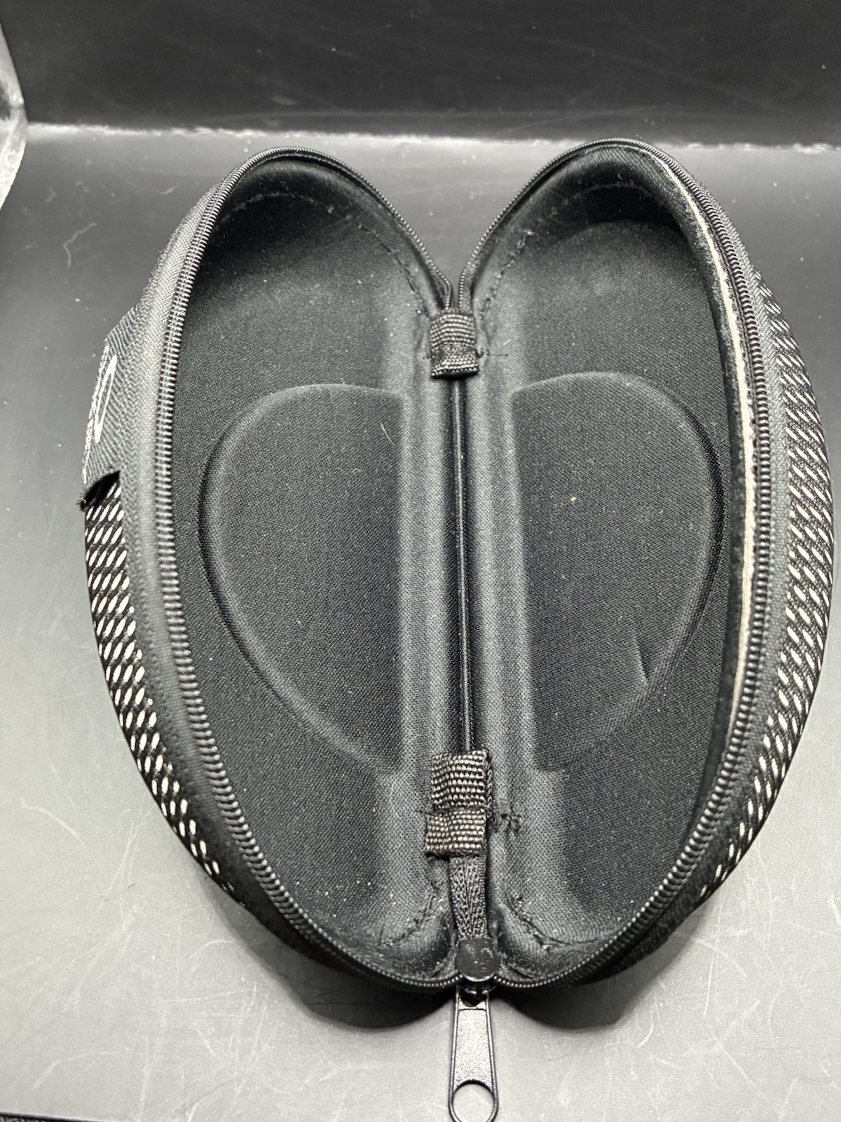 Oakley Style Sunglasses Soft Clamshell Zipper Case Black & Gray